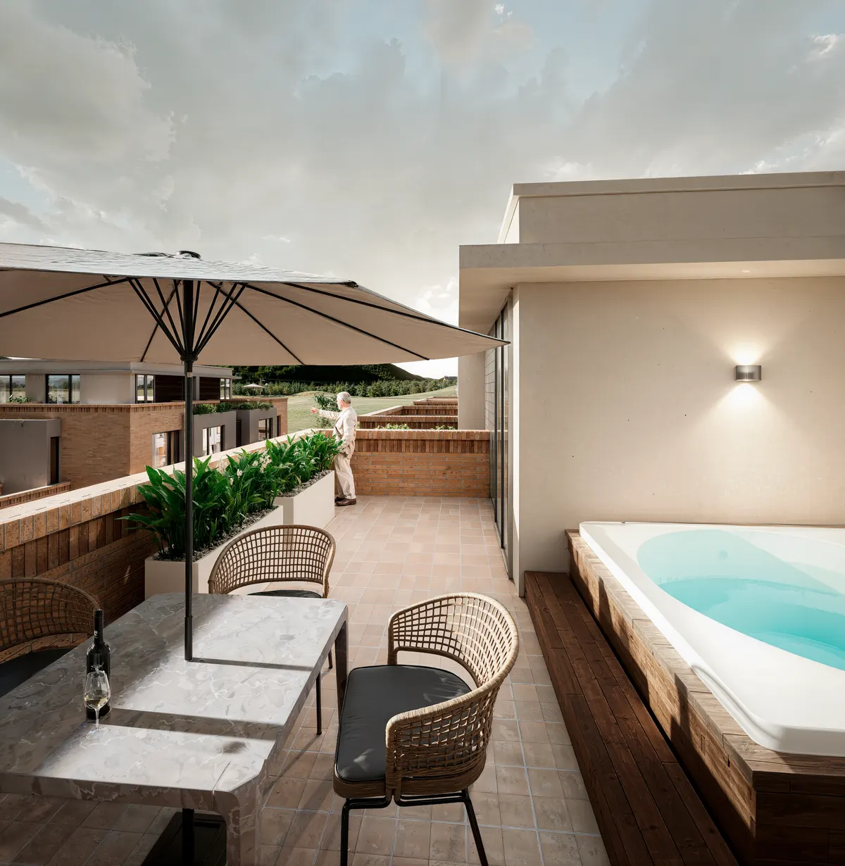 Terraza del tercer piso con jacuzzi y comedor exterior